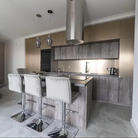 Apartmate- View Comfy By The Sea & Free Gym *