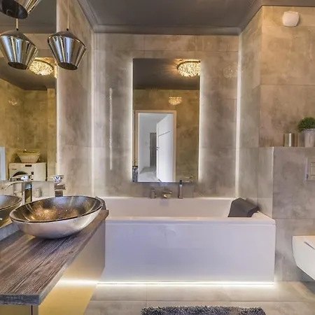 Apartmate- View Comfy By The Sea & Free Gym * غدانسك