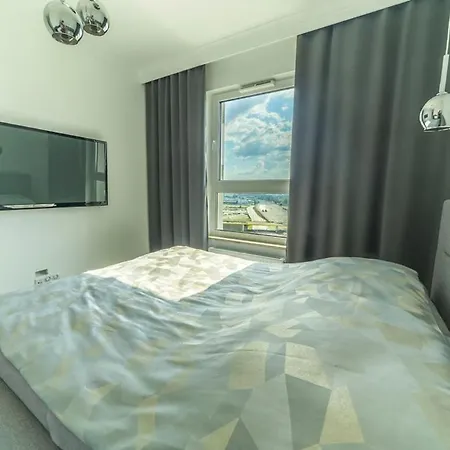 Apartmate- View Comfy By The Sea & Free Gym