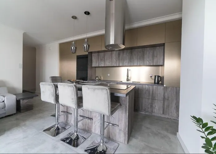 Apartmate- View Comfy By The Sea & Free Gym *