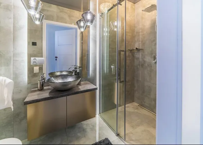 Apartmate- View Comfy By The Sea & Free Gym גדנסק