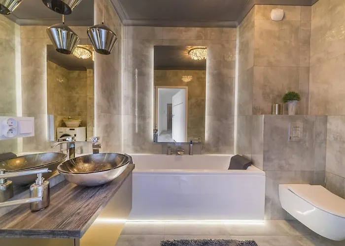 Apartmate- View Comfy By The Sea & Free Gym * גדנסק