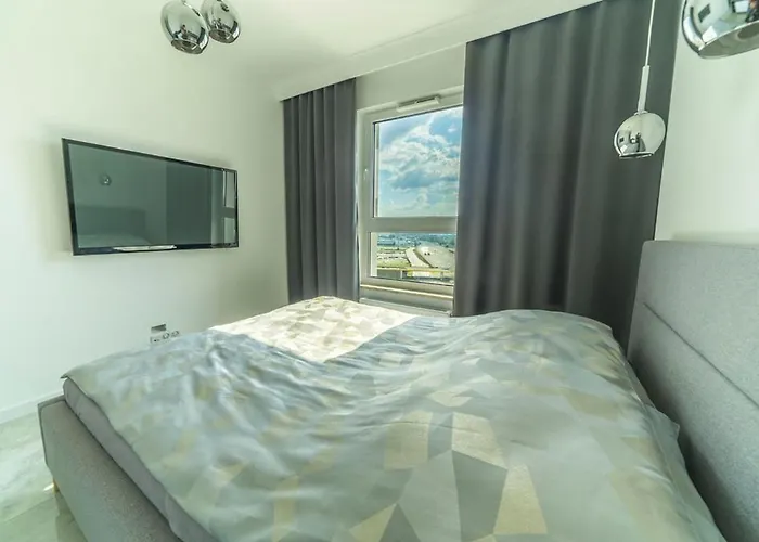 Apartmate- View Comfy By The Sea & Free Gym