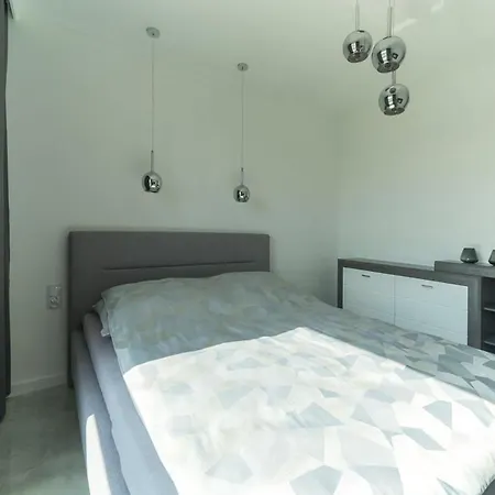 Apartmate- View Comfy By The Sea & Free Gym Apartment