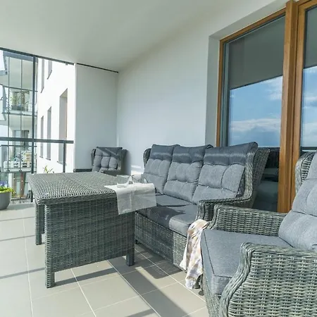 Apartmate- View Comfy By The Sea & Free Gym Apartment